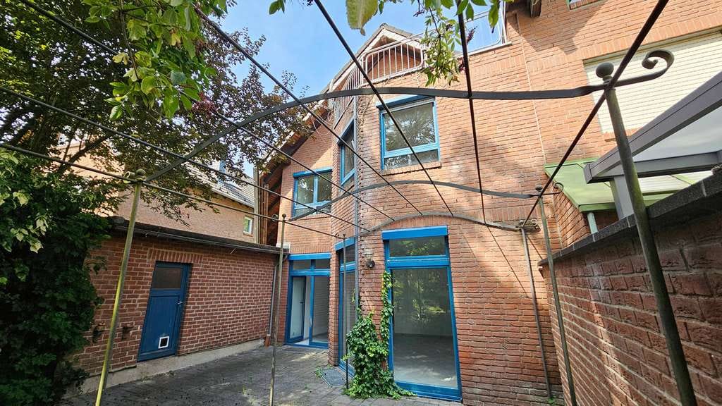 Immobilie in Odenthal - Verträumte Doppelhaushälfte mit Garage u. Wintergarten in ruhiger Lage von Odenthal-Erberich. - Bild 0