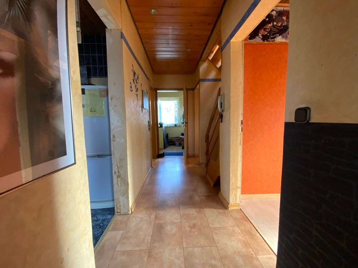 Immobilie in Habichtswald - Zweifamilienhaus in ruhiger Lage von Habichtswald-Ehlen - Viel Potenzial für Ihr Traumhaus - Bild 2