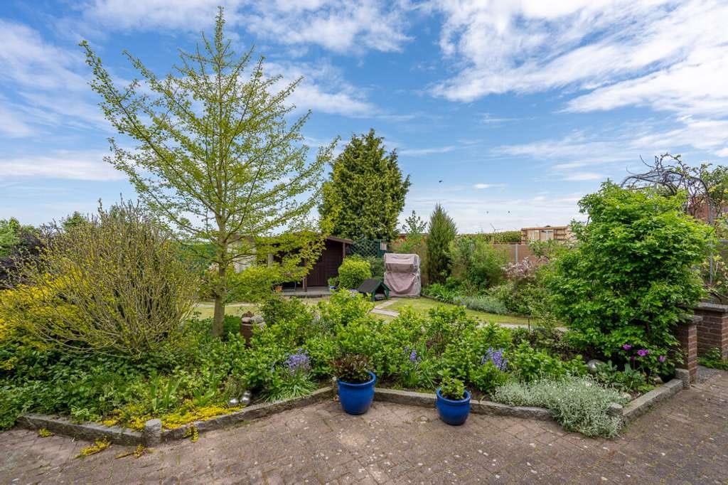 Immobilie in Göhl - Attraktives Einfamilienhaus mit Wintergarten und sonnigem Grundstück auf der Ost- und Westseite - Bild 2