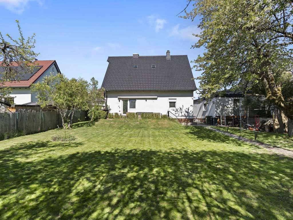 Immobilie in Kemnath - Perfekte Familienlage! Geräumiges Einfamilienhaus mit 6 Zimmern und großem Gartengrundstück - Bild 1