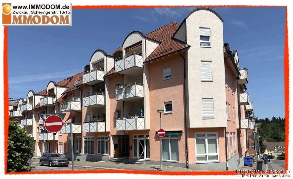 Immobilie in Wilkau-Haßlau - 4-Zimmer-Dachgeschoss-Maisonetten-Wohnung mit großer Dachterrasse sowie Markise und Einbauküche zu v - Bild 1