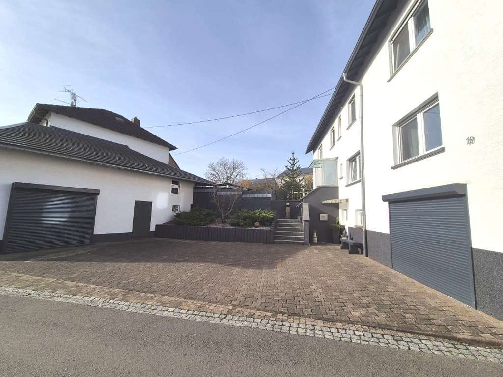 Immobilie in Katzweiler - Wohnen für zwei Generationen: Poolbereich mit Außenbar & barrierefreiem EG - Bild 4
