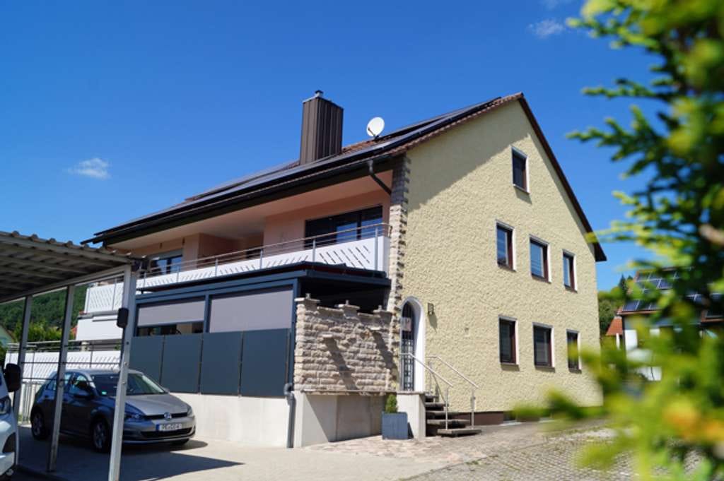 Immobilie in Weihenzell - Ansbach-Weihenzell: Zweifamilienhaus m. ausgeb. DG, Solar, PV, Fernwärme u. Glasfaseranschluss - Bild 0