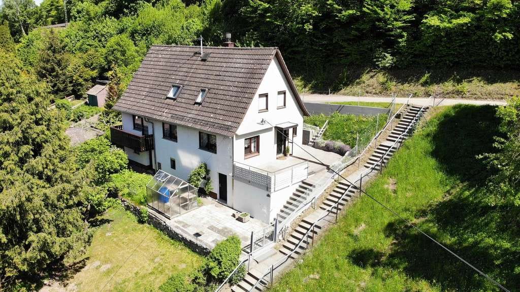 Immobilie in Bopfingen - Freiraum für Ihre Träume: Solides Einfamilienhaus mit viel Potenzial - Bild 0