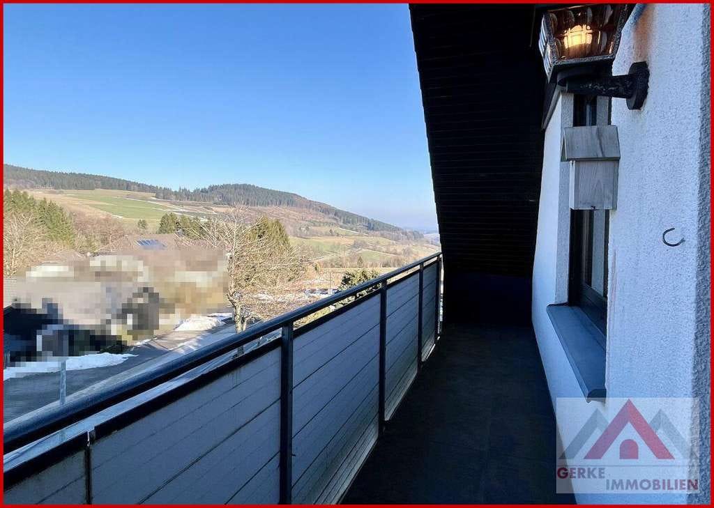 Immobilie in Medebach - Helle Dachgeschosswohnung mit Balkon nahe Winterberg - Bild 0