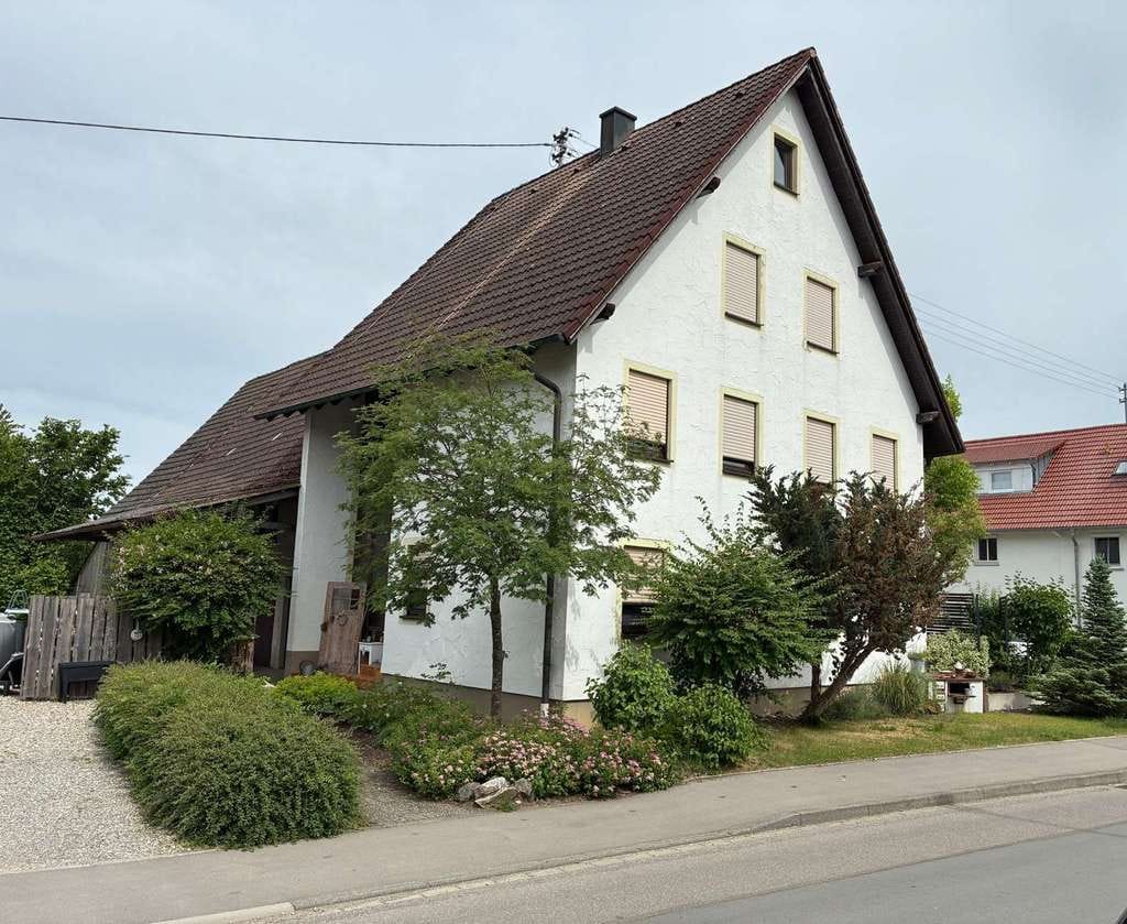 Immobilie in Kirchdorf an der Iller - Großzügiges Zuhause mit Charakter und vielfältigen Möglichkeiten - Bild 0