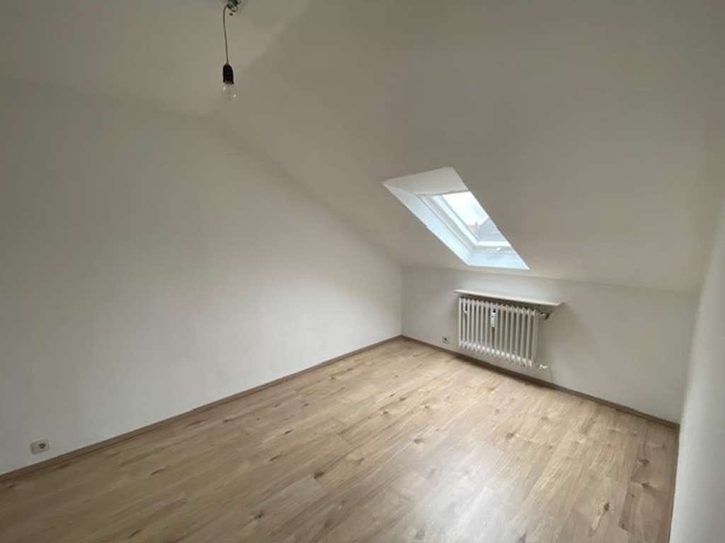 Immobilie in Regenstauf - Großzügige 4,5 Zimmer Wohnung mit Gartennutzung in Diesenbach bei Regenstauf - Bild 3