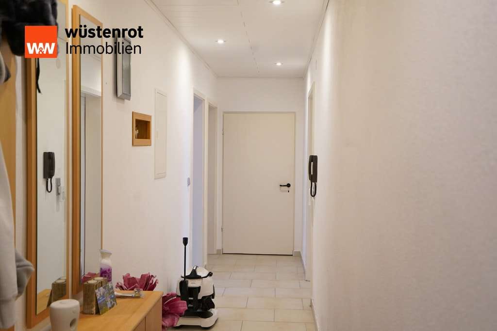 Immobilie in Laupheim - Zentrale Lage, solide Substanz, verlässliche Mieteinnahmen – Kapitalanlage mit Perspektive - Bild 0