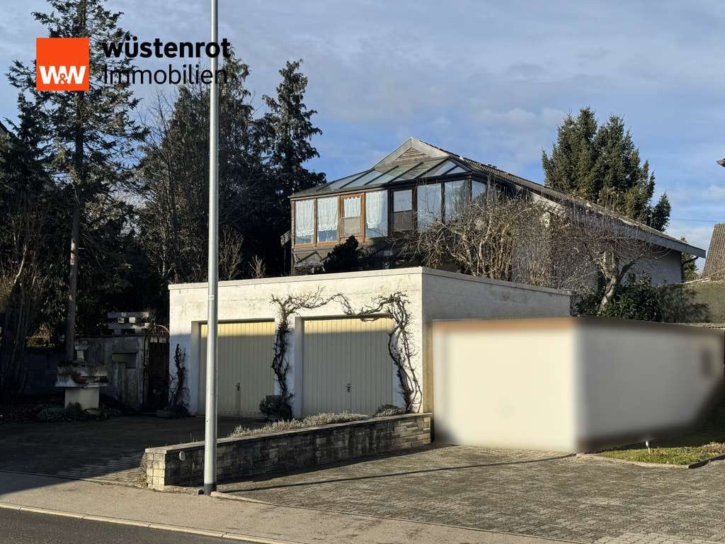 Immobilie in Rottweil - Retro-Flair mit Perspektive – Massiv gebautes Einfamilienhaus mit Einliegerwohnung - Bild 0