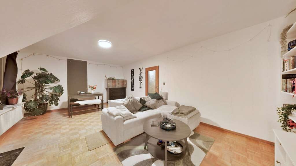 Immobilie in Varel - Zentral und trotzdem ruhig wohnen in Varel - 3-Zimmer Eigentumswohnung mit Balkon - Bild 2