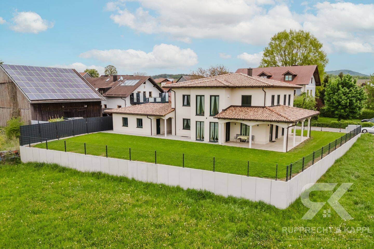 Immobilie in Schönthal - Toskana-Traum mit KfW 55, Doppelgarage & großem Garten - Einfamilienhaus in Schönthal - Bild 2