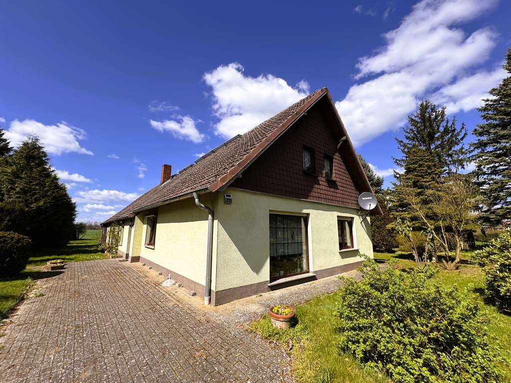 Immobilie in Fincken - Charmantes Einfamilienhaus mit großem Grundstück und ausbaufähigem Dachgeschoss in Jaebetz - Bild 0