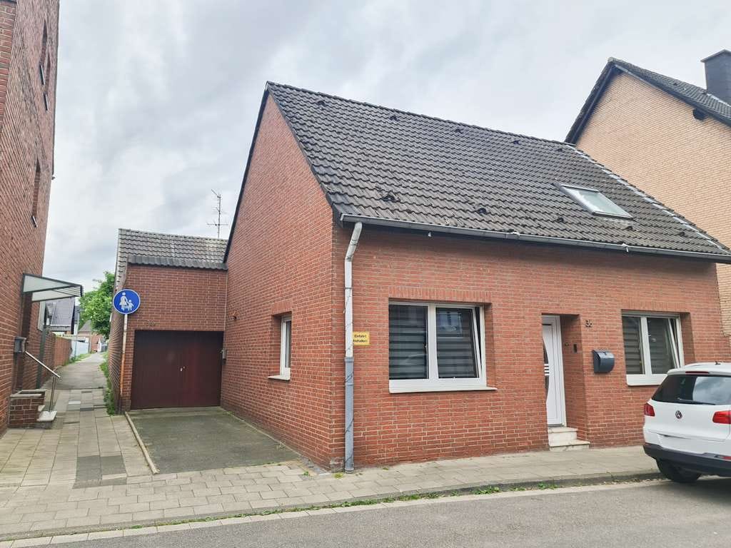 Immobilie in Neuss - Einfamilienhaus mit Einliegerwohnung in einer ruhigen Wohngegend von Neuss-Holzheim - Bild 0
