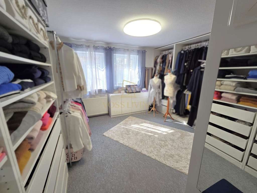 Immobilie in Schöneck - Wundervolles Einfamilienhaus in Waldrand- bzw. Sackgassenlage mit ELW, Garage und KFZ Stellplätzen - Bild 2