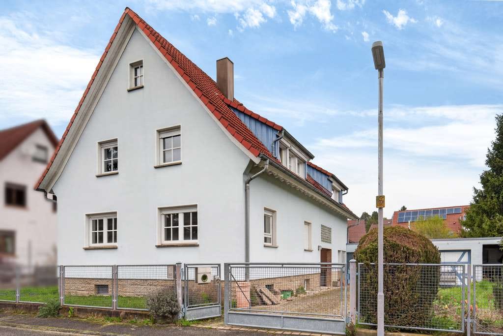 Immobilie in Keltern - Renovierungsbedürftiges Zweifamilienhaus in ruhiger Wohnlage von Keltern / Ellmendingen - Bild 0