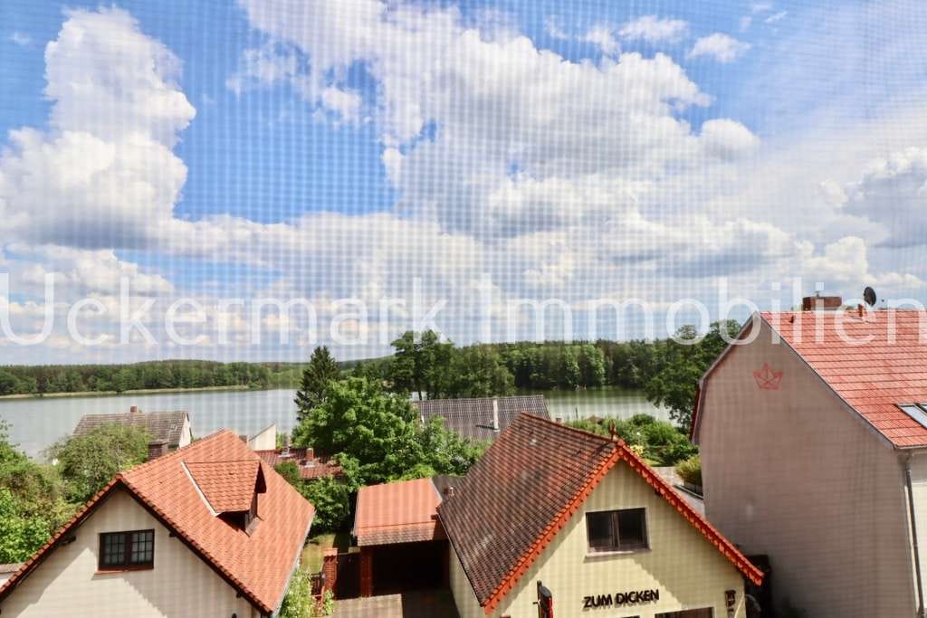 Immobilie in Lychen - Mehrfamilienhaus mit zwei WE in Lychen - Seeblick inklusive - Bild 1