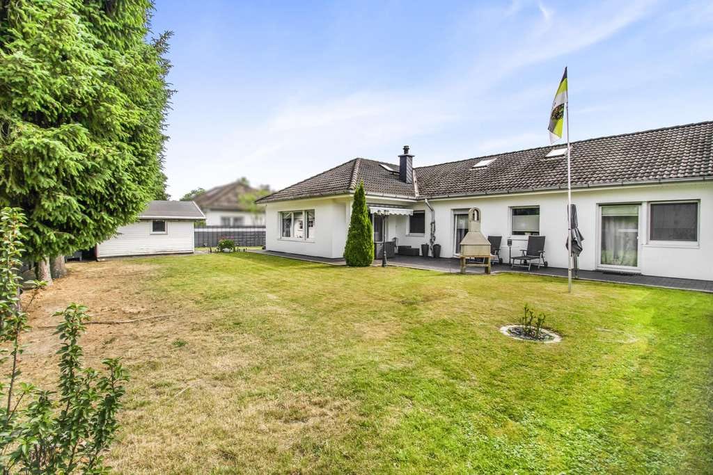 Immobilie in Oyten - Exklusiver Bungalow mit Einliegerwohnung, Doppelgarage und großem Grundstück in Oyten - Bild 2