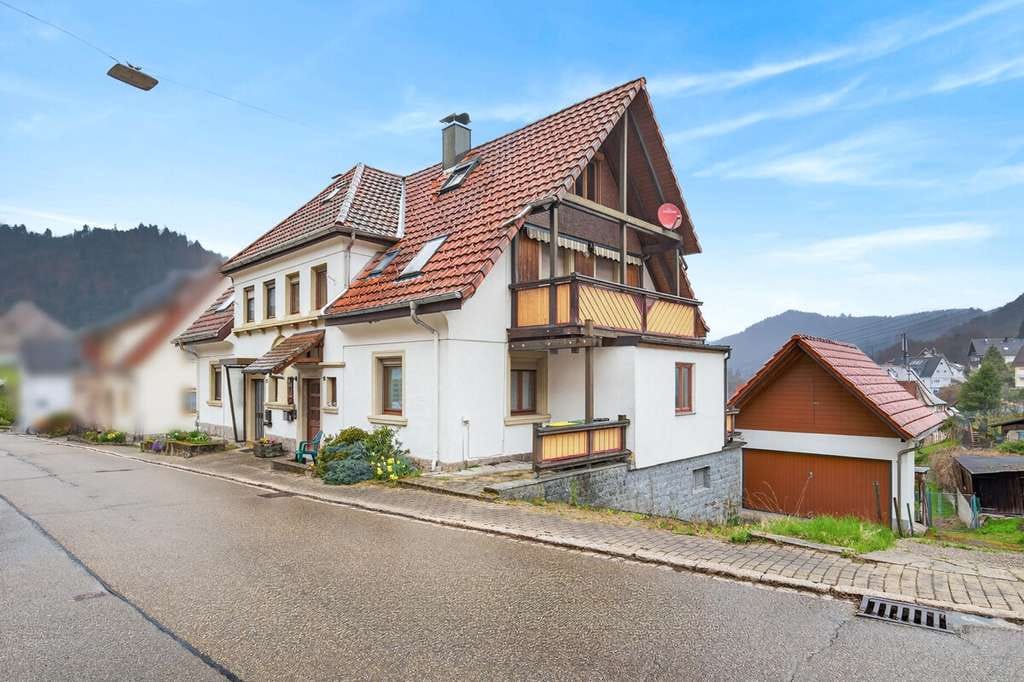 Immobilie in Forbach - Doppelhaushälfte mit Potenzial in ruhiger Wohnlage von Langenbrand - Bild 0