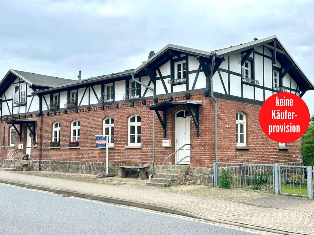 Immobilie in Mölln - HORN IMMOBILIEN ++ charmantes Zweifamilienhaus in Klein Helle, nur 15 min bis Neubrandenburg - Bild 0