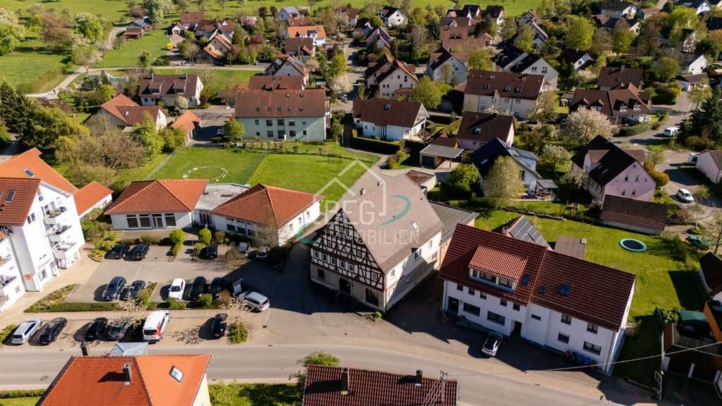 Immobilie in Michelbach an der Bilz - Historisches Wohn- und Geschäftshaus mit Charakter & Entwicklungspotenzial im Herzen von Michelbach - Bild 2