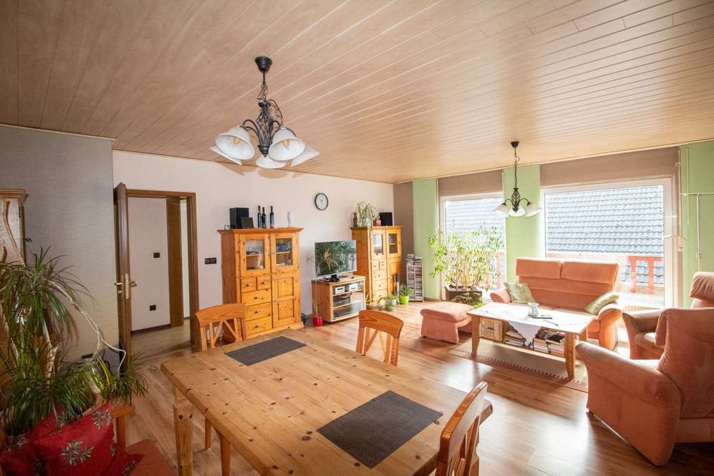 Immobilie in Grafschaft - Charmantes Wohnen in der Grafschaft - Solider Bungalow mit zusätzlichem Wohnraum und Wohlfühlambient - Bild 2