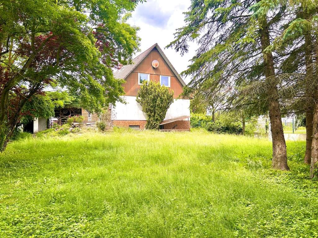 Immobilie in Uetze - Platz für Ideen und Familie – renovierungsbedürftiges Haus mit Vollkeller und Garage - Bild 1