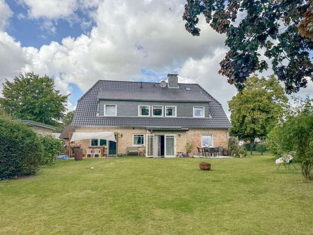 Immobilie in Stapel - Charmantes Landhaus mit drei Wohneinheiten im Herzen von Stapel - Bild 1