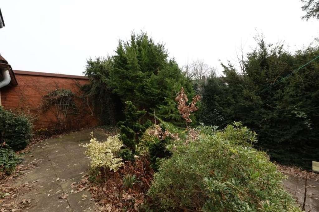 Immobilie in Heide - Großzügiges Einfamilienhaus mit massiver Garage in ruhiger Seitenstraßenlage im "alten Heide-Ost" - Bild 3