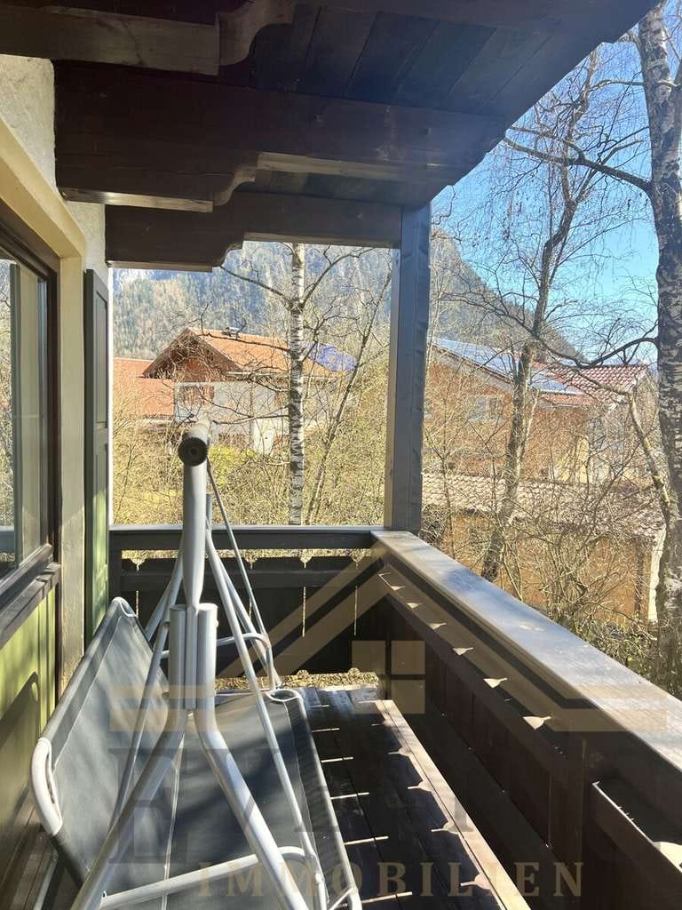 Immobilie in Inzell - Charmante 2-Zimmer-Ferienwohnung mit 2 Balkonen und TG-Stellplatz im beliebten Inzell - Bild 2