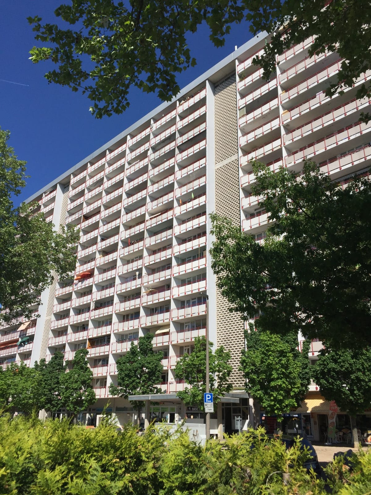Immobilie in Sankt Augustin - SANKT AUGUSTIN in zentraler Lage, 3 Zi.-ETW, Küche, Diele, Bad, großer Balkon, ca. 75 m² Wfl. mit TG - Bild 2