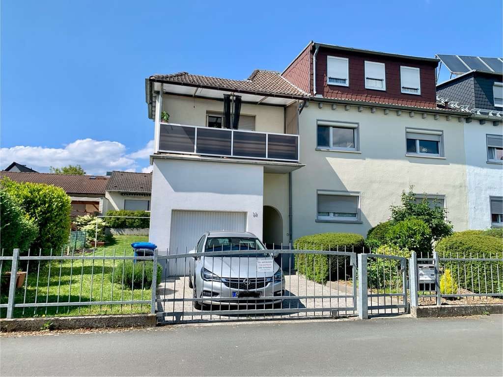 Immobilie in Eschborn - 3-Familienhaus, (auch als 1 FH  nutzbar) - Taunusblick  in Eschborn   -   2 Whg. aktuell vermietet - Bild 0
