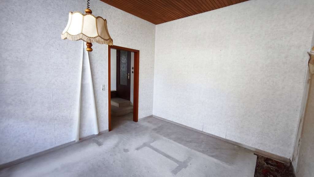 Immobilie in Uetersen - Zweifamilienhaus mit Potenzial in Uetersen – renovierungsbedürftig, mit Garten und Stellplätzen - Bild 4