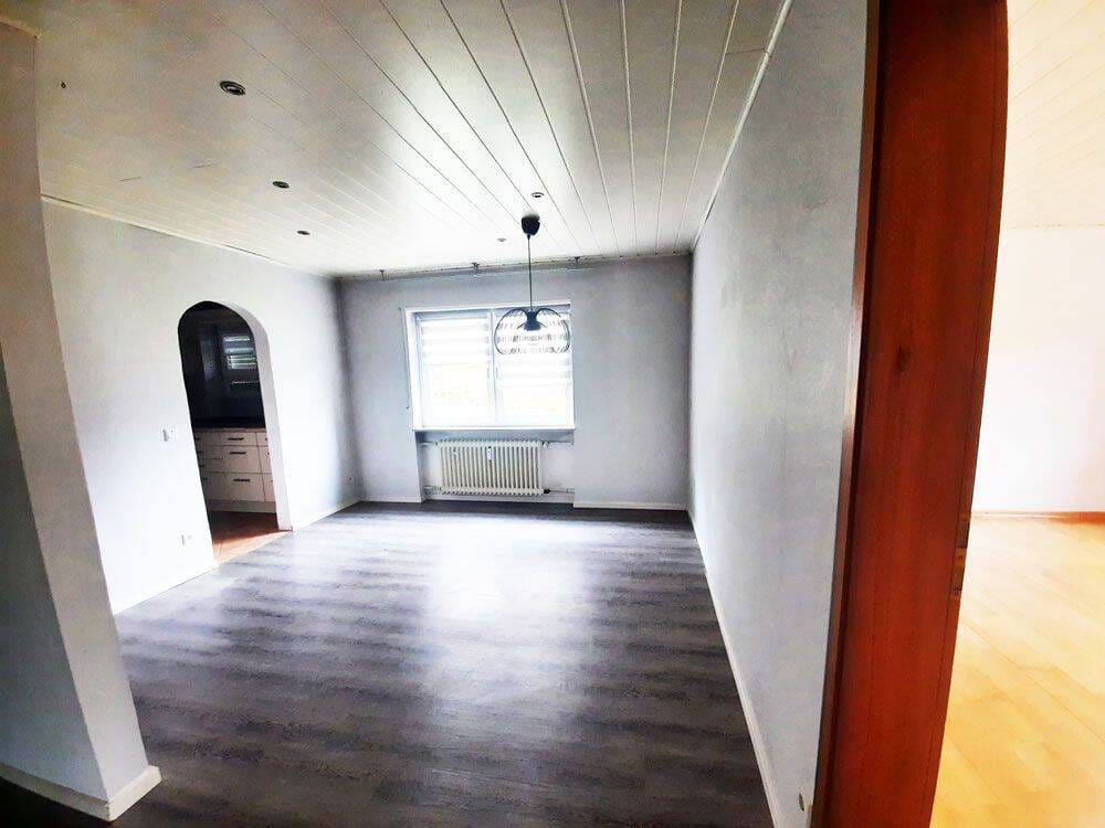 Immobilie in Wiesenbach - WIESENBACH – gepflegte 2,5-Zi-Eigentumswohnung mit Terrasse - Bild 1
