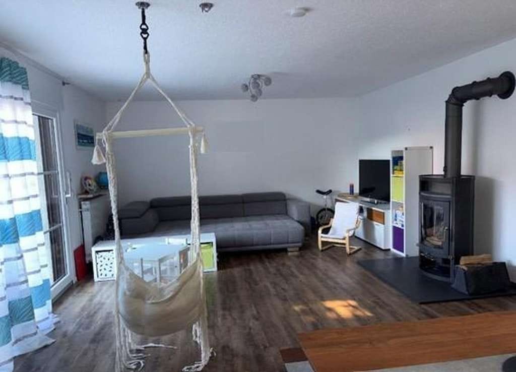 Immobilie in Feucht - Großes freistehendes Ein-/Zweifamilienhaus mit sonnigem Garten und Platz für die ganze Familie - Bild 2