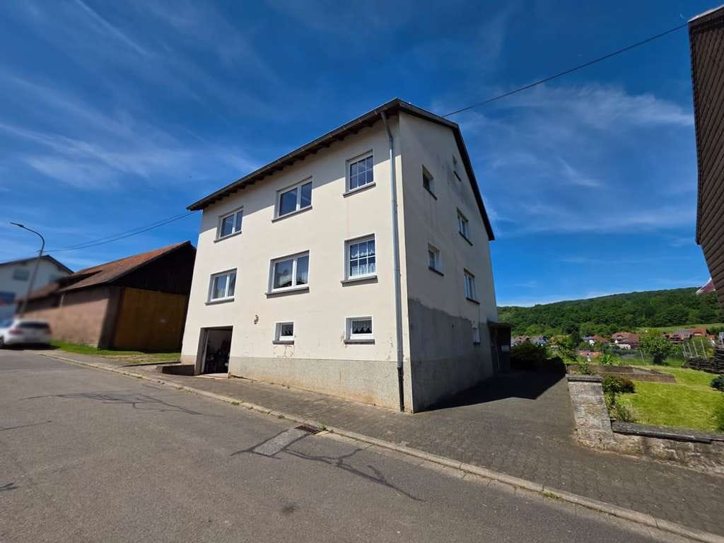 Immobilie in Krottelbach - Gartenparadies mit Weitblick – großzügiges Zweifamilienhaus in Krottelbach - Bild 1