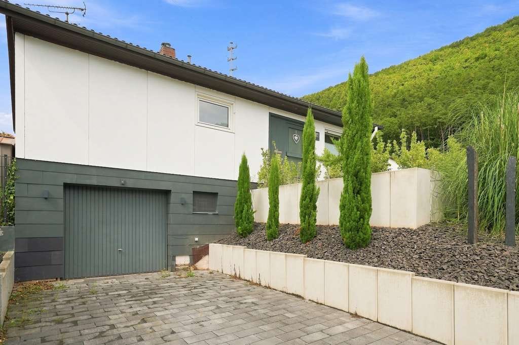 Immobilie in Lug - Freistehender Bungalow mit Garten, Terrasse & wohnlich ausgebautem Keller in Lug - Bild 3
