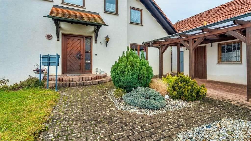 Immobilie in Mühlhausen-Ehingen - Gepflegtes Einfamilienhaus mit großzügigem Grundstück und Mühlhausen-Ehingen - Bild 1