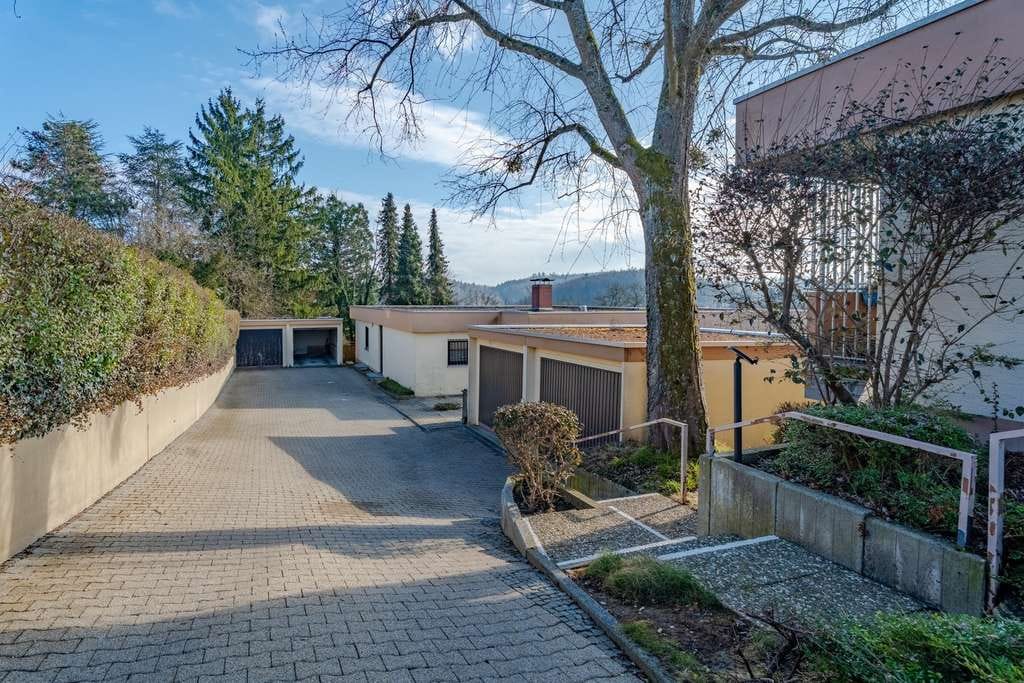 Immobilie in Konstanz - Ebenerdiger Zugang, ruhige Lage – leerstehende und großzügige 5,5-Zimmer-Terrassenwohnung! - Bild 1