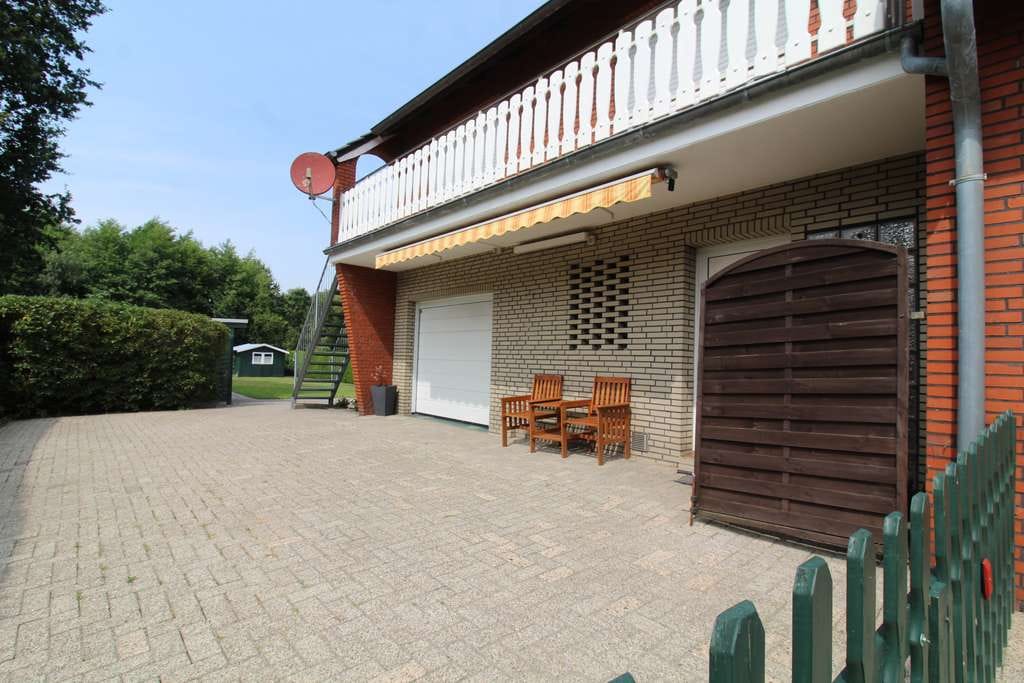 Immobilie in Westoverledingen - Großzügiges und gepflegtes Wohnhaus mit schönem Grundstück und unverbaubarem Blick ins Grüne! - Bild 2