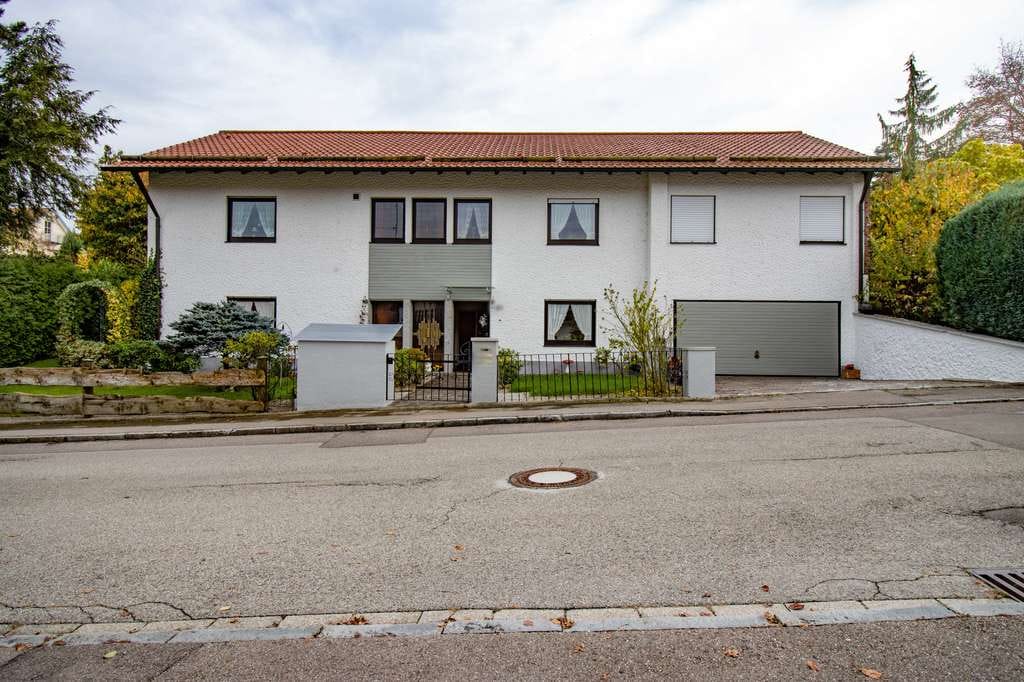 Immobilie in Wolnzach - Es erwartet Sie ein paradiesisches Einfamilienhaus mit Einliegerwohnung für die ganze Familie. - Bild 0