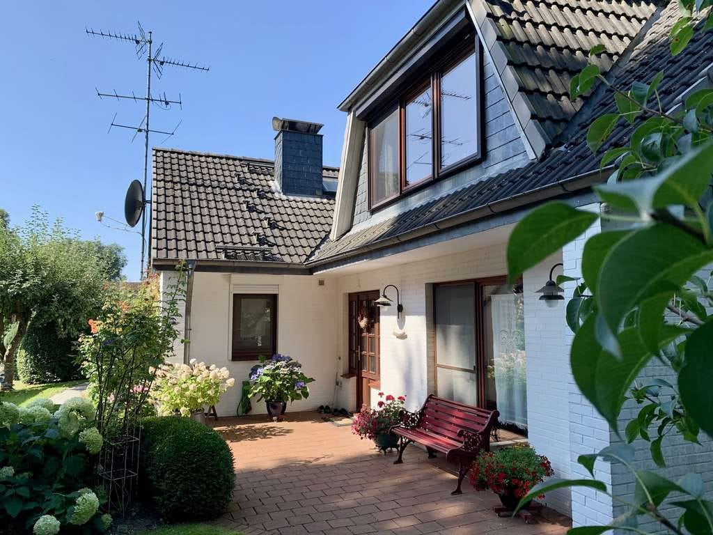 Immobilie in Brokdorf - Attraktives Einfamilienhaus mit Gartenidyll und ruhiger Lage in Fitzbek - Bild 0