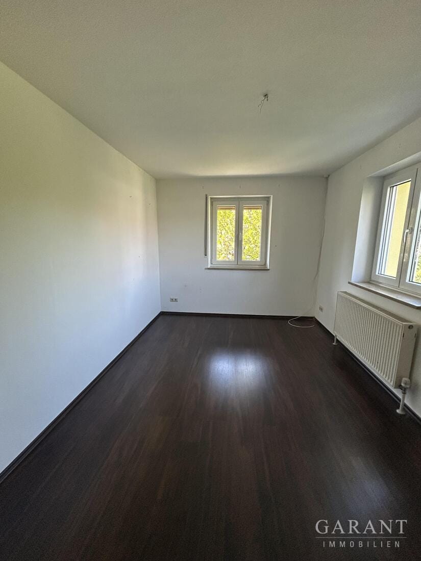 Immobilie in Fürstenfeldbruck - Großzügige, energieeffiziente Haushälfte in Puch mit kleinem, pflegeleichtem Grundstück - Bild 3