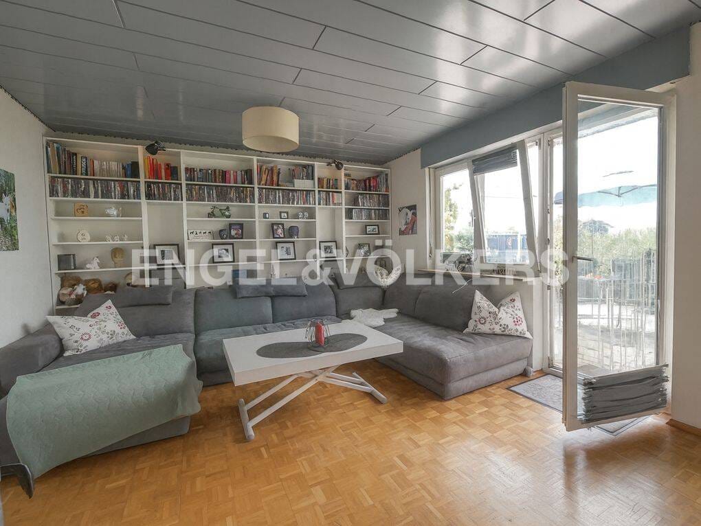 Immobilie in Sulzheim - Viel Raum für Wohnen & Arbeiten - Großzügiges Wohnhaus mit schönem Garten und viel Potenzial - Bild 2