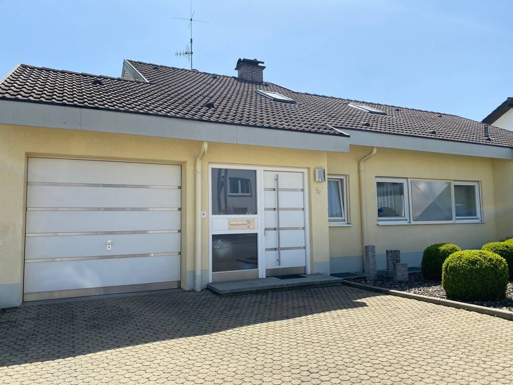 Immobilie in Rottweil - Gepflegtes Einfamilienhaus mit Einliegerwohnung in ruhiger Lage, mit Garten und Garage - Bild 0