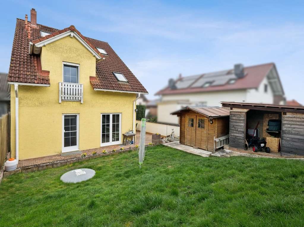 Immobilie in Florstadt - Gepflegtes, teilvermietetes Zweifamilienhaus in ruhiger Lage von Florstadt-Stammheim - Bild 0
