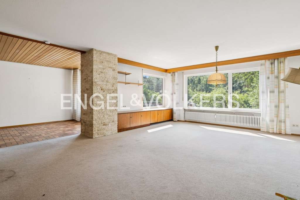 Immobilie in Heidenheim an der Brenz - Wohnen am Waldrand: Großzügiger Reiheneck-Bungalow mit viel Potenzial - Bild 1