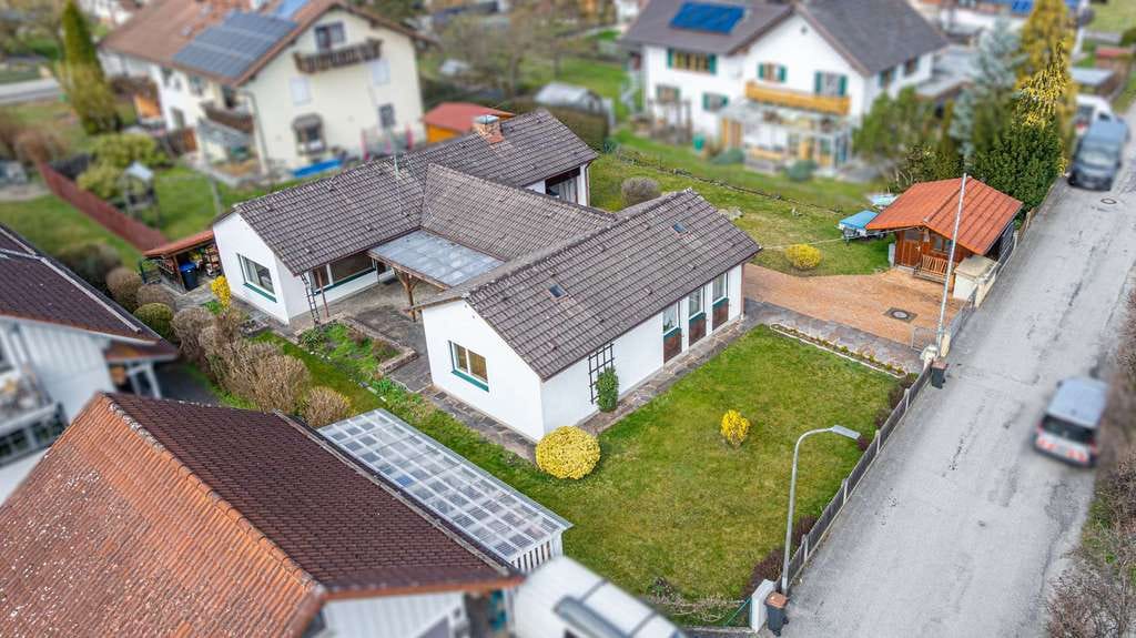 Immobilie in Raisting - Renovierungsbedürftiger Bungalow auf großem Grundstück in ruhiger Lage - Bild 3