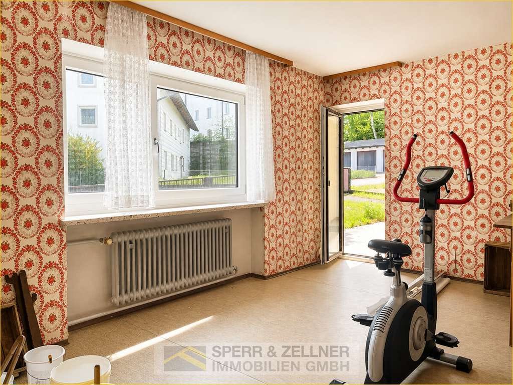 Immobilie in Dorfen - Dorfen – Mehrgenerationenwohnen leicht gemacht: 8-Zimmer-Zweifamilienhaus mit großem Garten - Bild 3