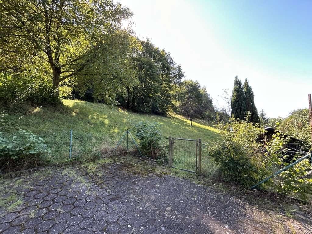 Immobilie in Leidersbach - Mitten in der Natur: Gemütliches Wohnhaus mit großem Grundstück und Blick ins Grüne! - Bild 3