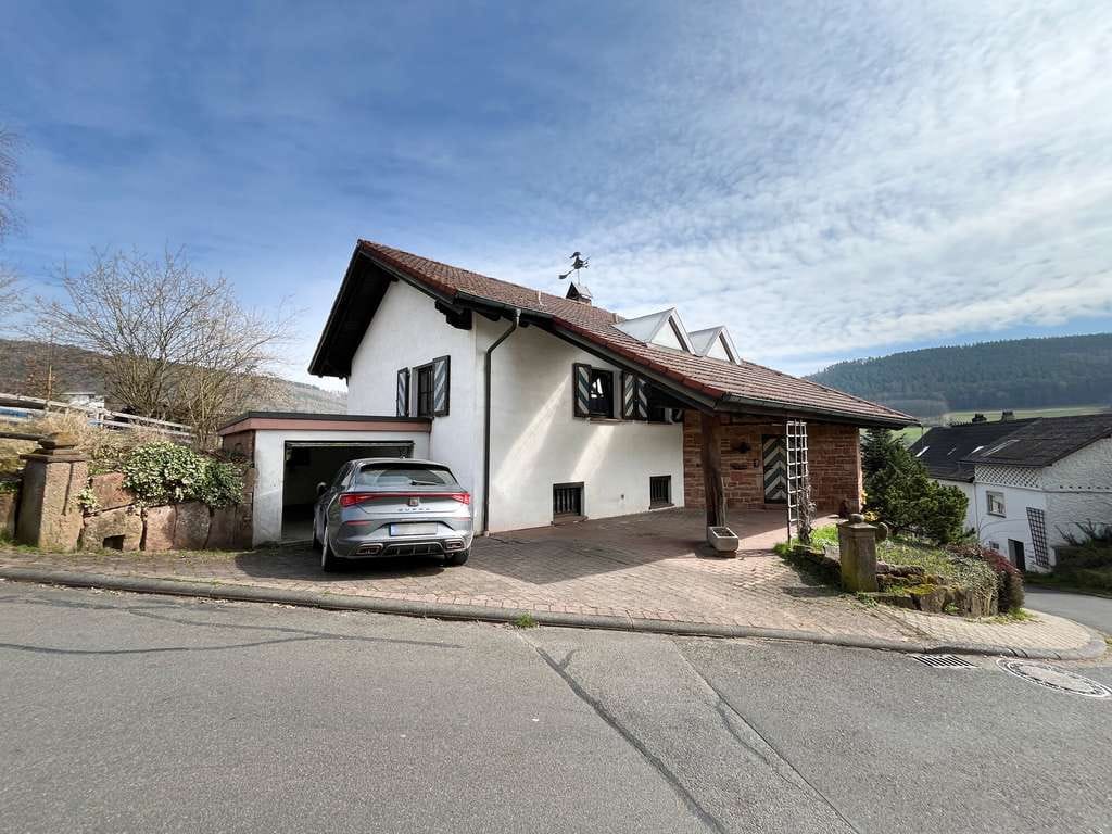 Immobilie in Kirchzell - Einfamilienhaus mit Garage und Garten - viel Potenzial in ruhiger Lage - Bild 0